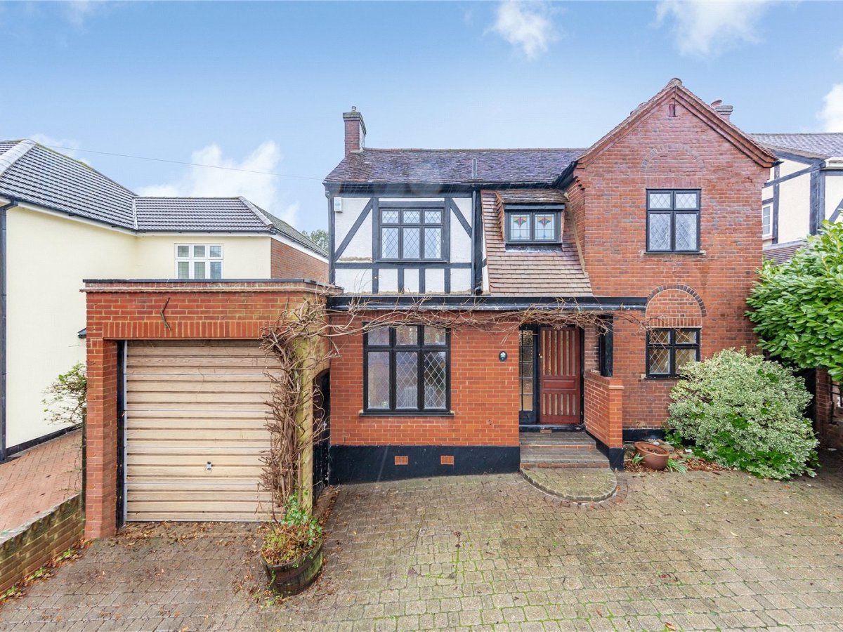 4 bedroom property for sale in Claremont Gardens, Upminster, RM14