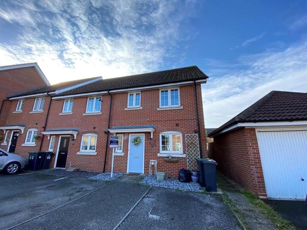 3 bedroom property for sale in Lapwing Grove, Stowmarket £215,000