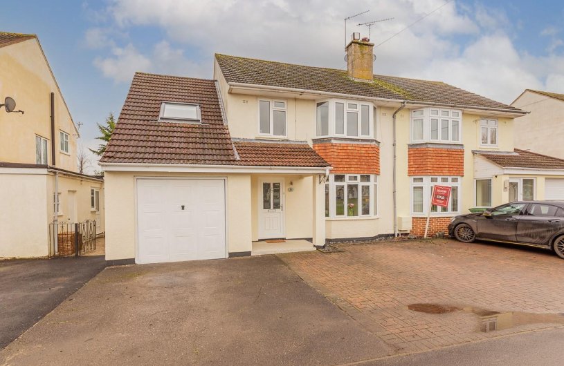 4 bedroom property for sale in Priors Road, Tadley £425,000