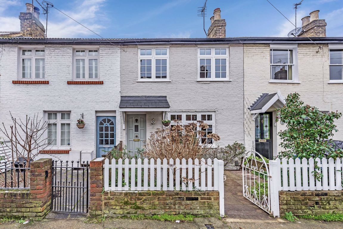 Snellers 2 bedroom property for sale in Lion Road, Twickenham £700,000