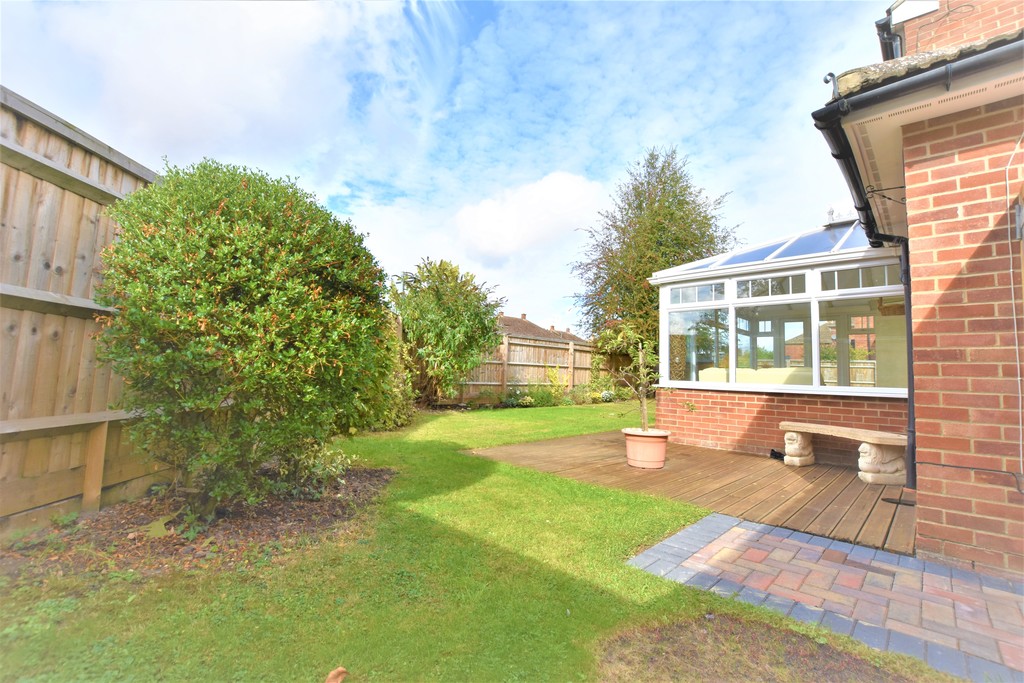4 bedroom property for sale in Wantage Road, Didcot £499,950