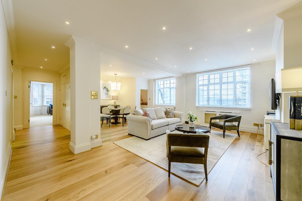 Three Bedroom  Two Bathroom  Strathmore Court  Park Road  St Johns Wood NW8 Image 3
