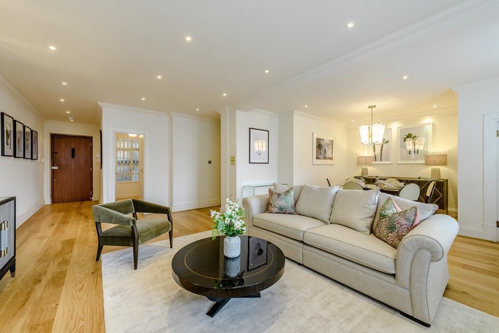 Three Bedroom  Two Bathroom  Strathmore Court  Park Road  St Johns Wood NW8 Image 2
