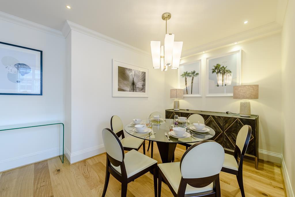 Three Bedroom  Two Bathroom  Strathmore Court  Park Road  St Johns Wood NW8 Image 4