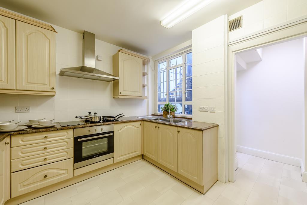 Three Bedroom  Two Bathroom  Strathmore Court  Park Road  St Johns Wood NW8 Image 23