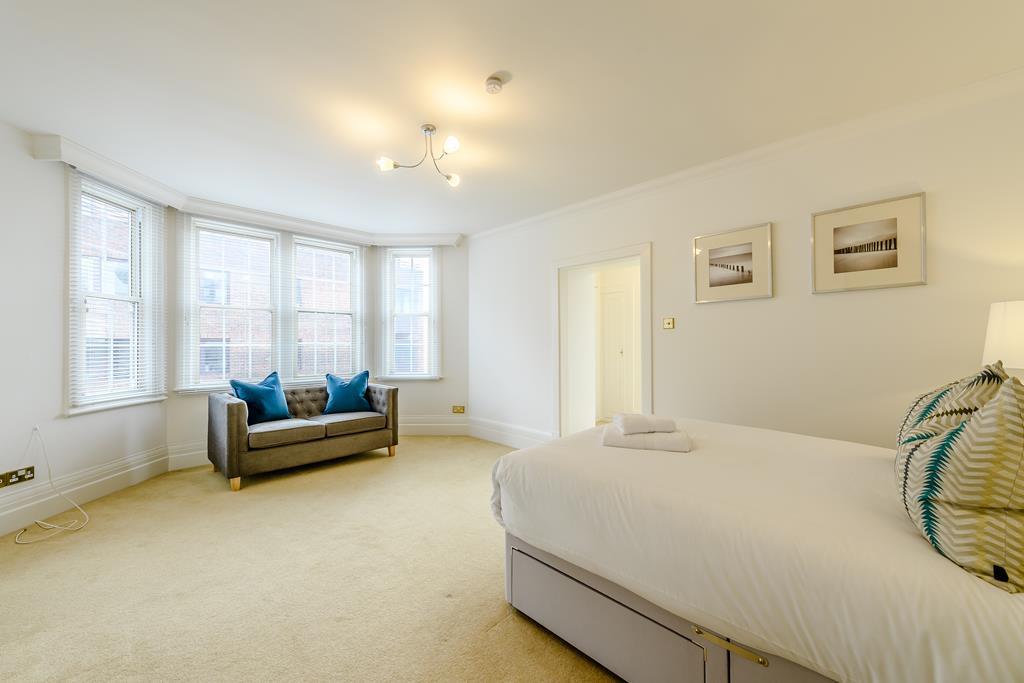 Three Bedroom  Two Bathroom  Strathmore Court  Park Road  St Johns Wood NW8 Image 16