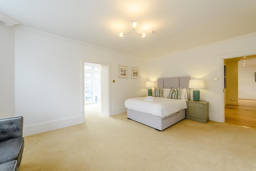Three Bedroom  Two Bathroom  Strathmore Court  Park Road  St Johns Wood NW8 Image 14