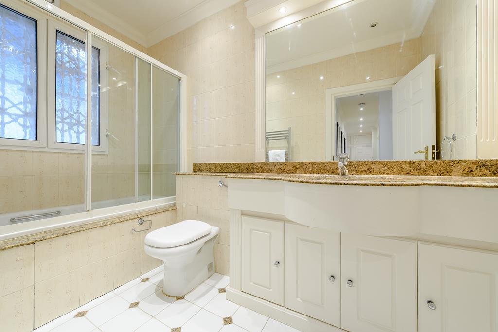 Three Bedroom  Two Bathroom  Strathmore Court  Park Road  St Johns Wood NW8 Image 25