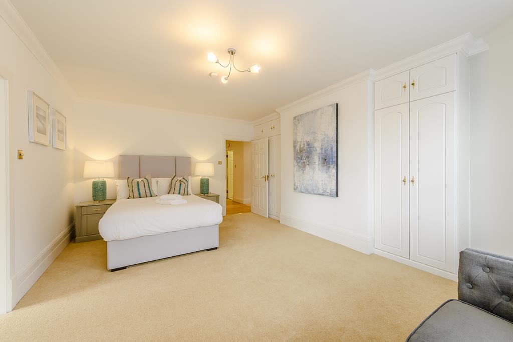 Three Bedroom  Two Bathroom  Strathmore Court  Park Road  St Johns Wood NW8 Image 15