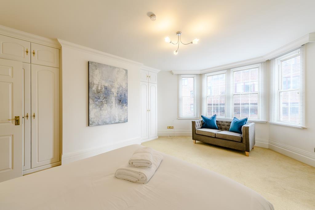Three Bedroom  Two Bathroom  Strathmore Court  Park Road  St Johns Wood NW8 Image 21