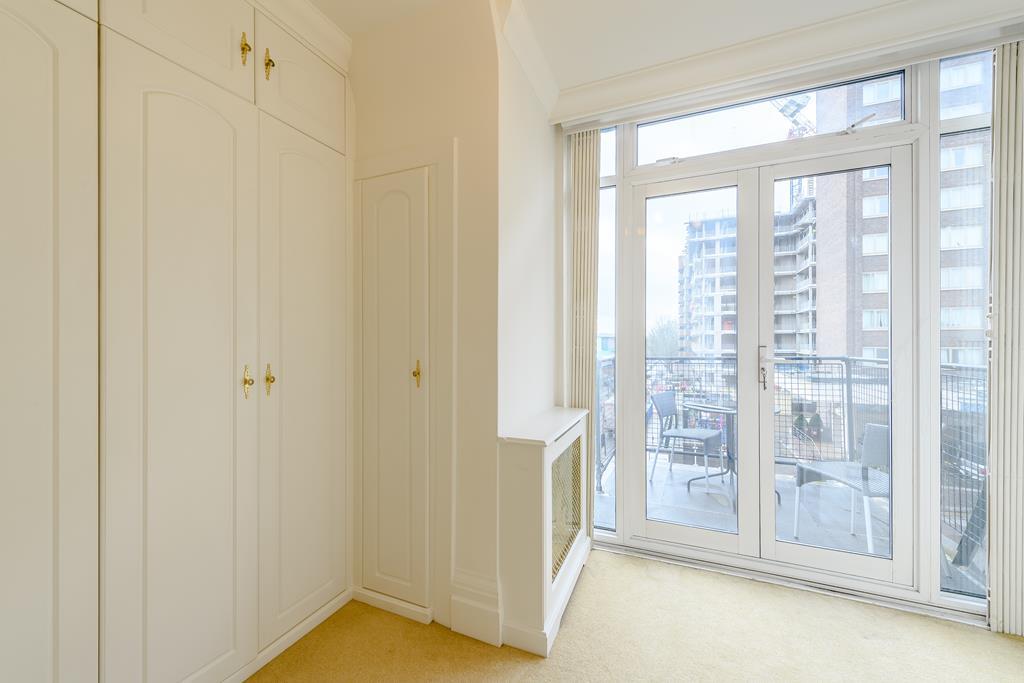 Three Bedroom  Two Bathroom  Strathmore Court  Park Road  St Johns Wood NW8 Image 27
