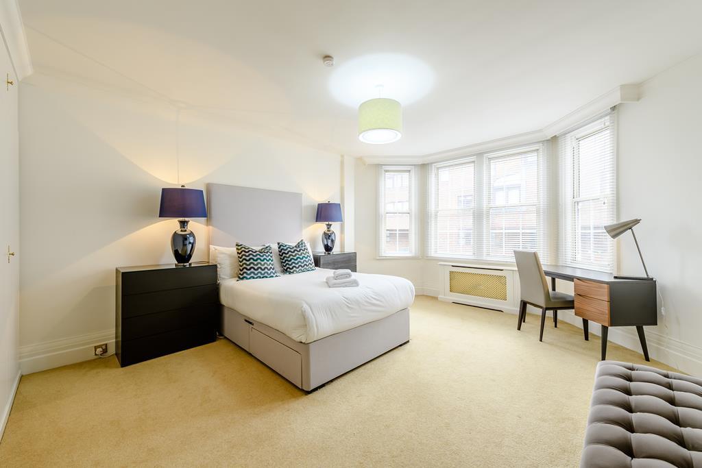 Three Bedroom  Two Bathroom  Strathmore Court  Park Road  St Johns Wood NW8 Image 13