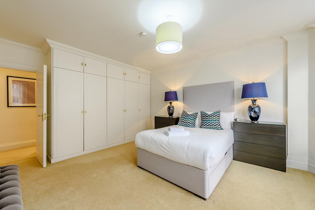 Three Bedroom  Two Bathroom  Strathmore Court  Park Road  St Johns Wood NW8 Image 12