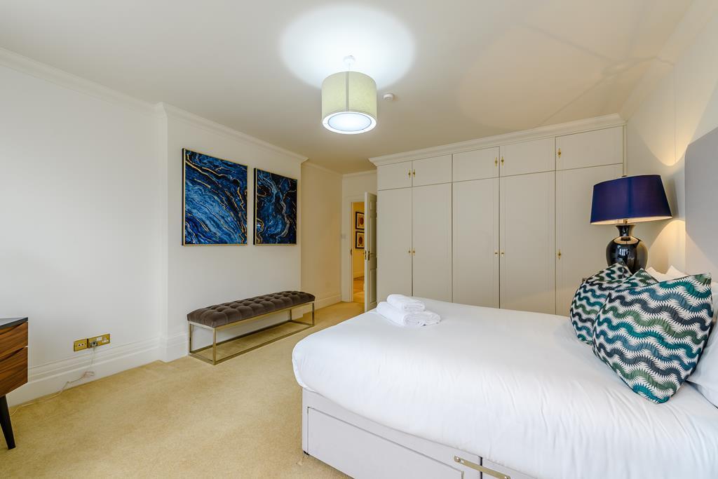 Three Bedroom  Two Bathroom  Strathmore Court  Park Road  St Johns Wood NW8 Image 10