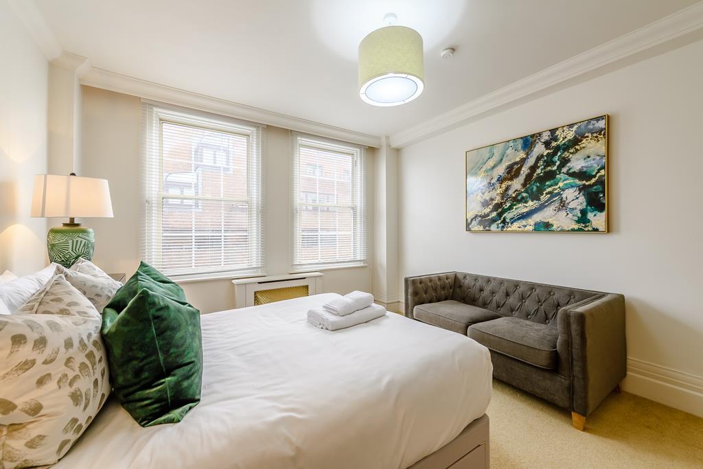 Three Bedroom  Two Bathroom  Strathmore Court  Park Road  St Johns Wood NW8 Image 19