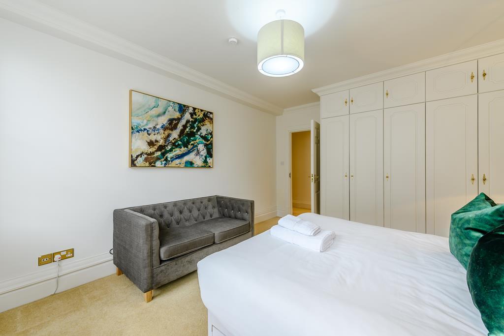 Three Bedroom  Two Bathroom  Strathmore Court  Park Road  St Johns Wood NW8 Image 20