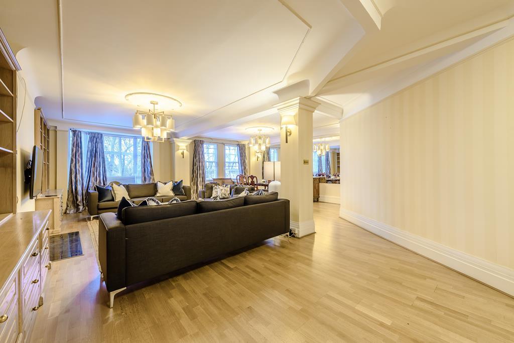 Four Bedroom  Three Bathroom  Apartment To Let  Strathmore Court  St Johns Wood  NW8 Image 3