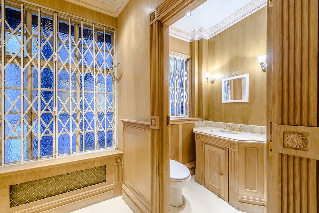 Four Bedroom  Three Bathroom  Apartment To Let  Strathmore Court  St Johns Wood  NW8 Image 7