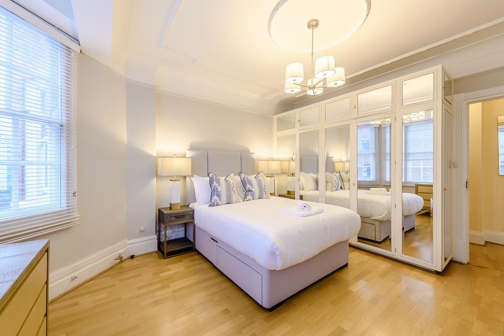 Four Bedroom  Three Bathroom  Apartment To Let  Strathmore Court  St Johns Wood  NW8 Image 14