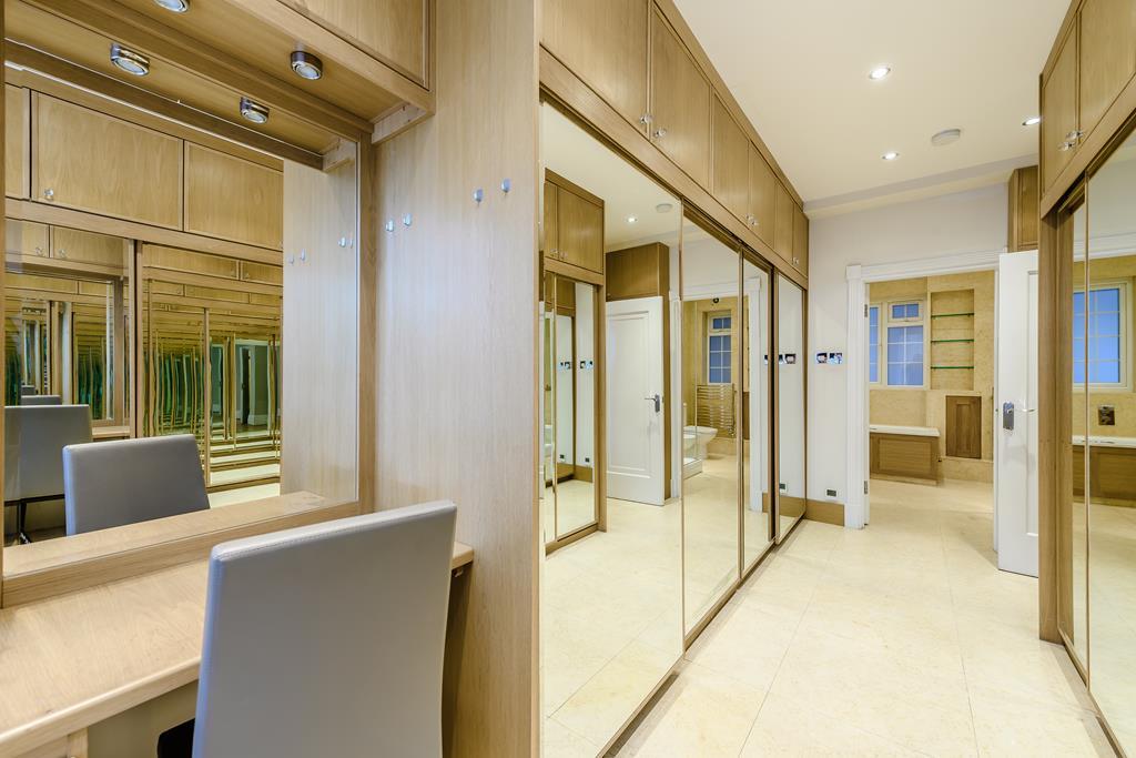 Four Bedroom  Three Bathroom  Apartment To Let  Strathmore Court  St Johns Wood  NW8 Image 16