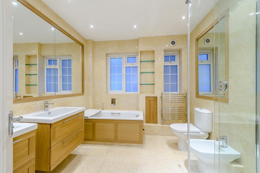 Four Bedroom  Three Bathroom  Apartment To Let  Strathmore Court  St Johns Wood  NW8 Image 18