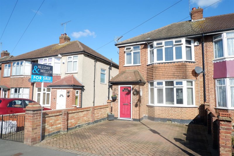 3 bedroom property for sale in Sutton Court Road, Hillingdon Guide