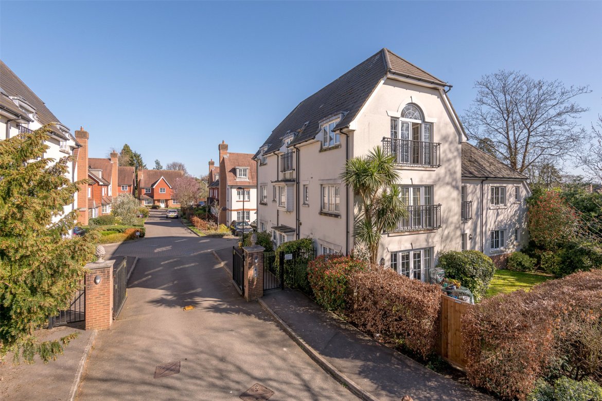 3 bedroom property for sale in Hartington Close, Reigate Hill, Reigate