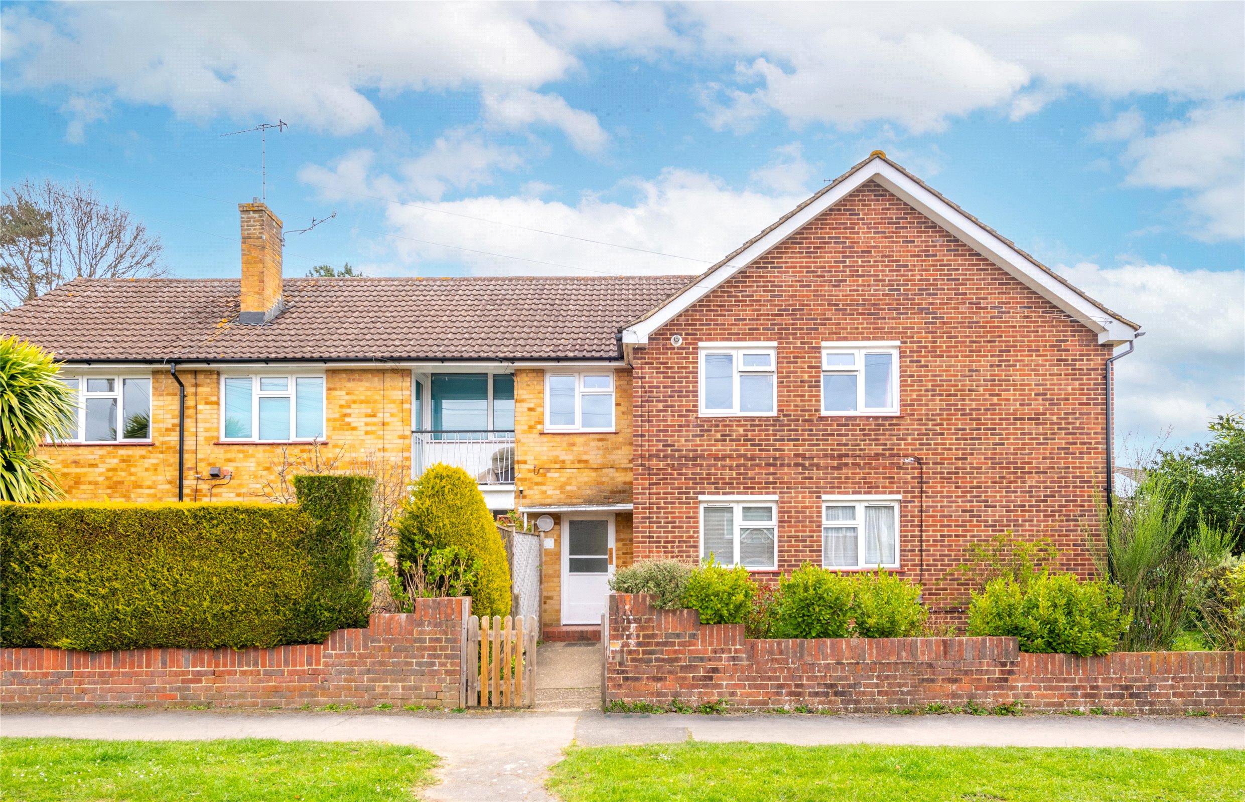 2 bedroom property for sale in Coneyberry, Reigate, RH2 £255,000