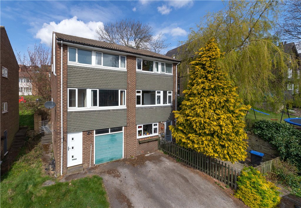 3 bedroom property for sale in Cliffe Terrace, Baildon, BD17 £179,950