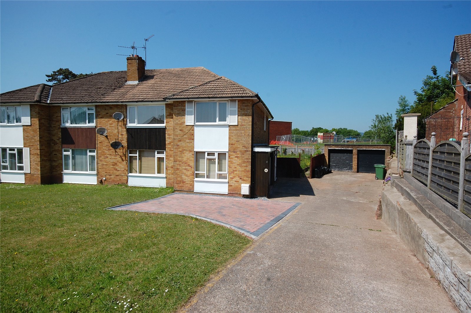 2 bedroom property to let in Celyn Avenue, Cardiff, CF23 £775 pcm