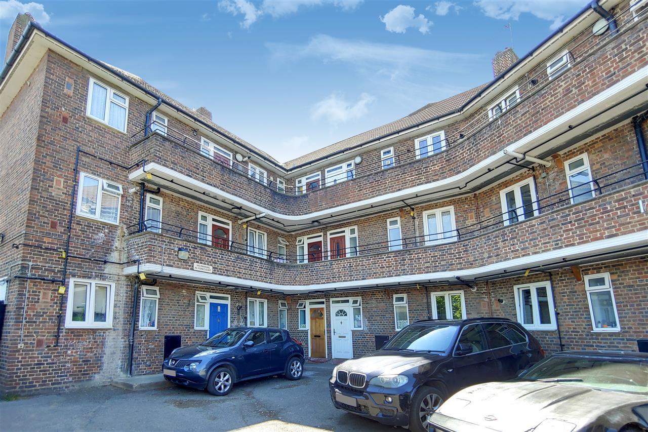 2 bedroom property to let in Longbridge Road, Dagenham, Essex £1,200 pcm
