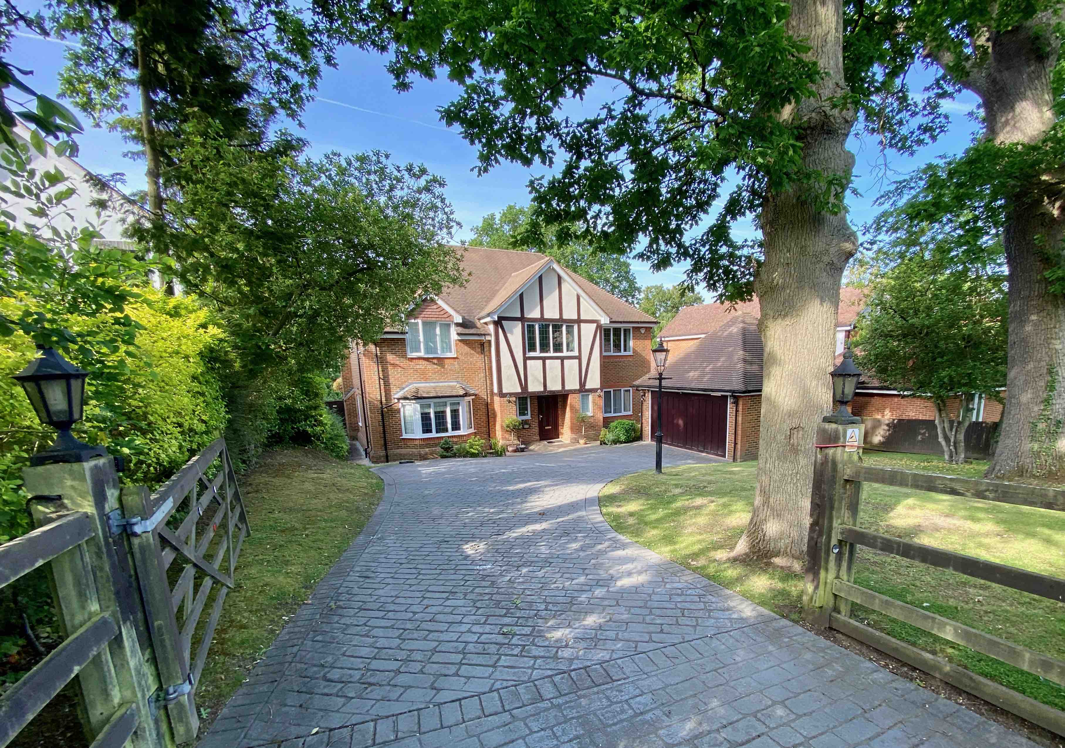 5 bedroom property for sale in Stoke Poges £1,295,000