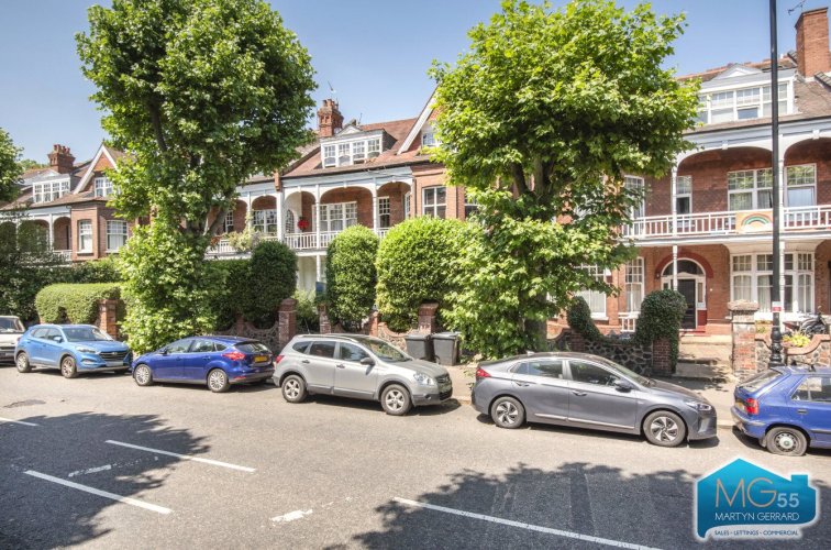 2 bedroom property to let in Queens Avenue, Muswell Hill, London, N10 £1795 pcm