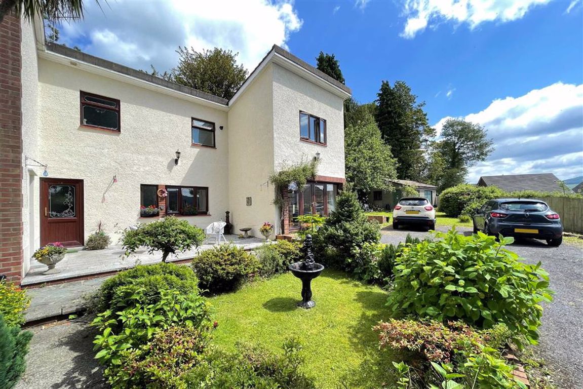 5 bedroom property for sale in Alltacham Drive, Pontardawe Offers in the region of £500,000