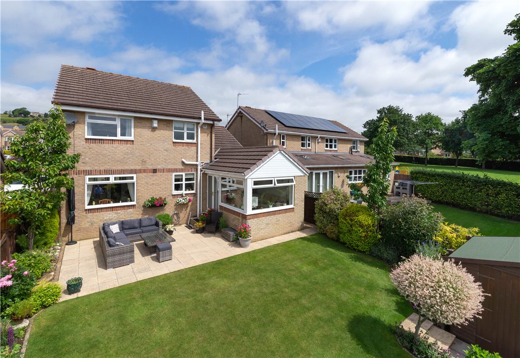 3 bedroom property for sale in Oakleigh View, West Lane, Baildon, BD17