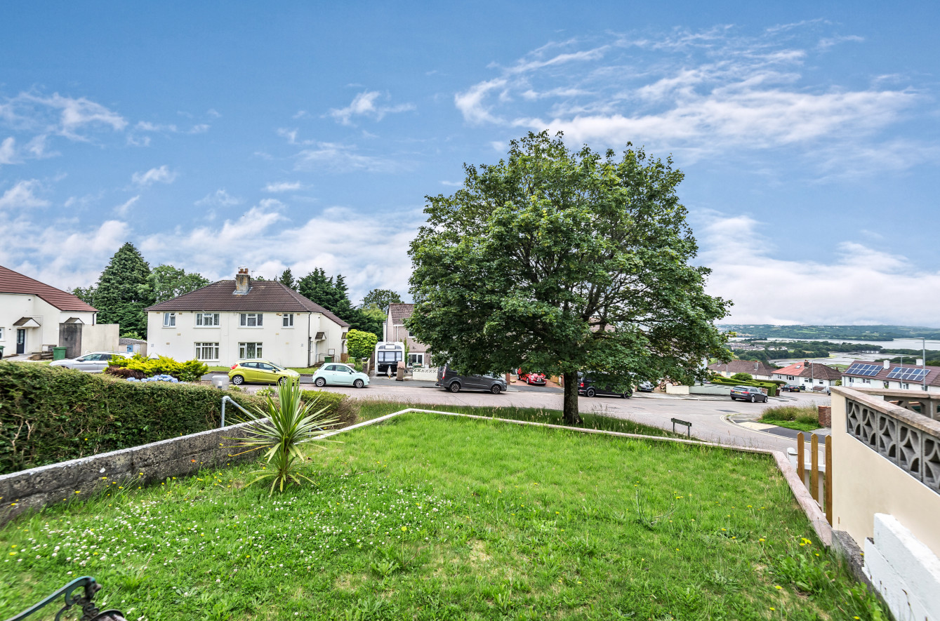 4 bedroom property for sale in Aylesbury Crescent, Plymouth, Devon, PL5