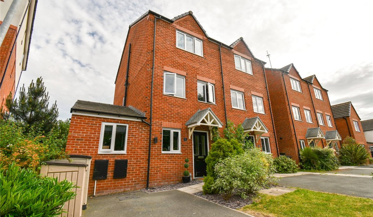 4 bedroom property for sale in Magazine Road, Bromborough, Wirral, CH62