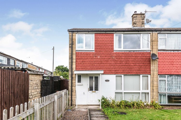 3 bedroom property for sale in Sir Stafford Close, Caerphilly £165,000