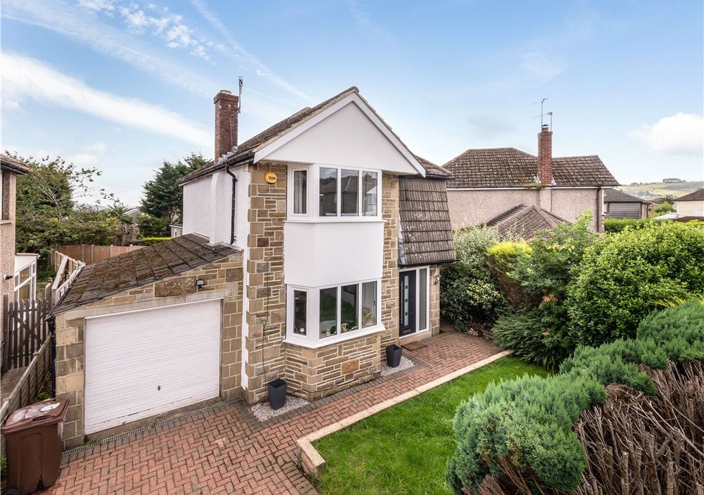 3 bedroom property for sale in Woodside View, Cottingley, Bingley, BD16