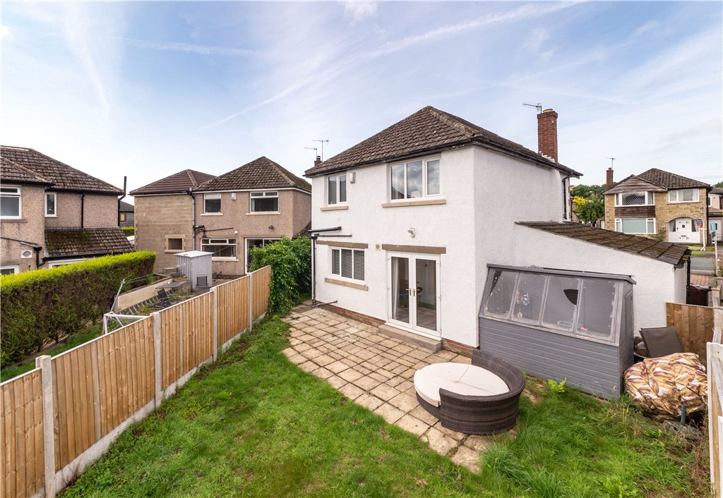 3 bedroom property for sale in Woodside View, Cottingley, Bingley, BD16