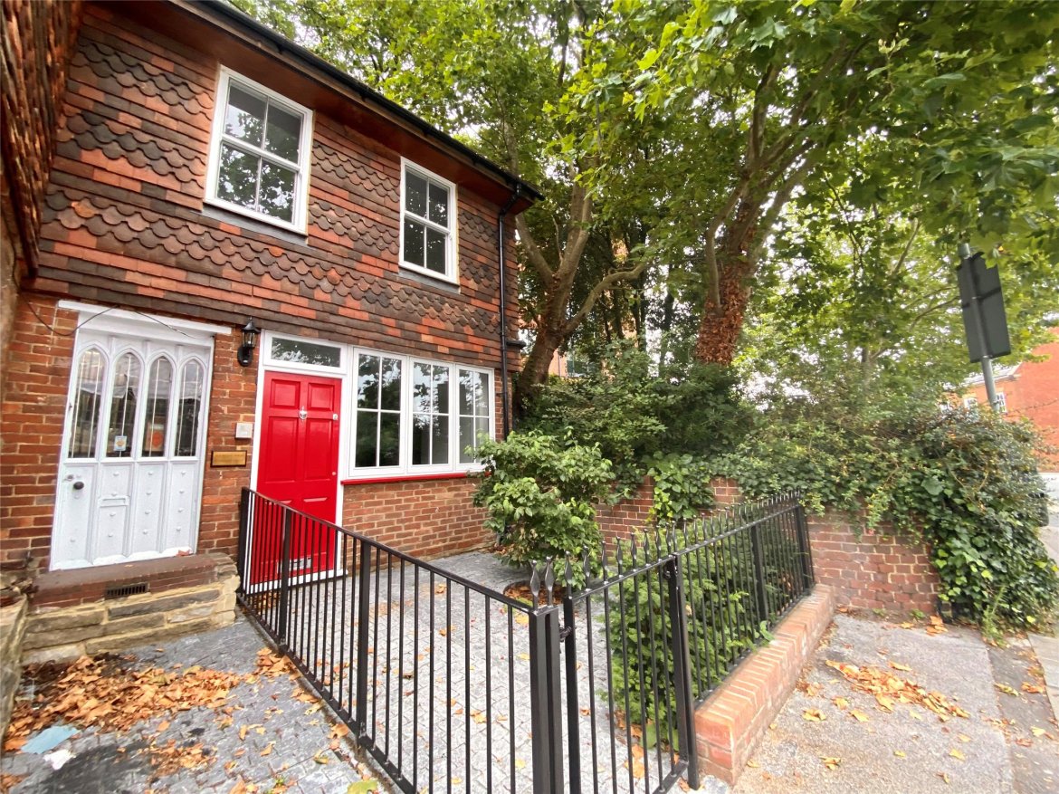 1 bedroom property to let in Church Street, Reigate, RH2 £1150 pcm