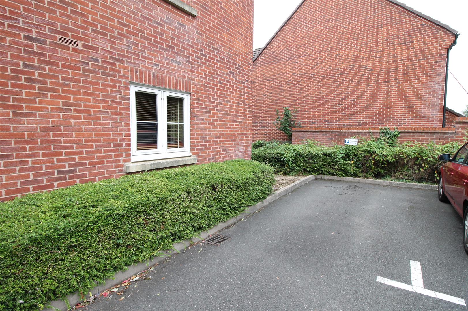 2 bedroom property for sale in Close, Daventry £137,500