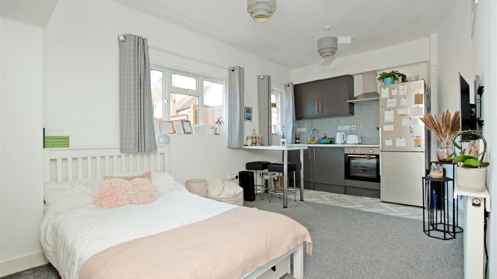 5 bedroom property for sale in Hillingdon Hill, Hillingdon Guide