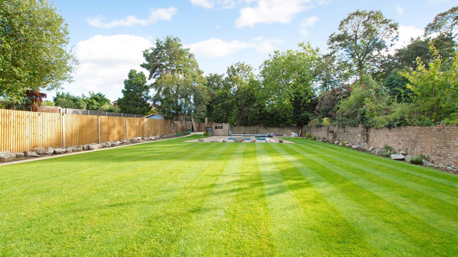 5 bedroom property for sale in Hillingdon Hill, Hillingdon Guide