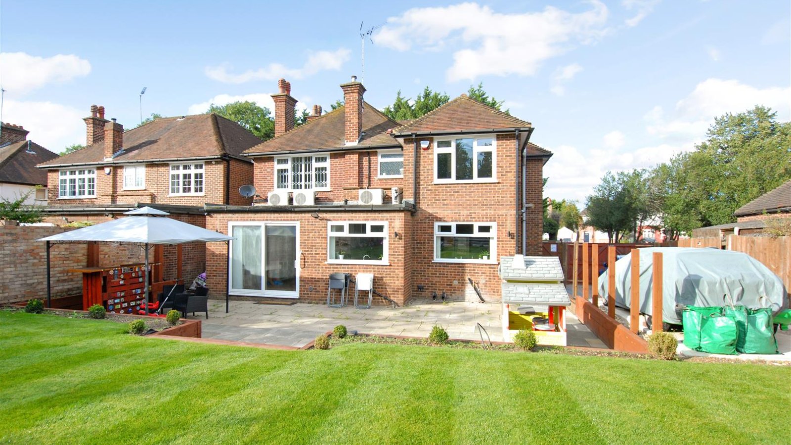 5 bedroom property for sale in Hillingdon Hill, Hillingdon Guide