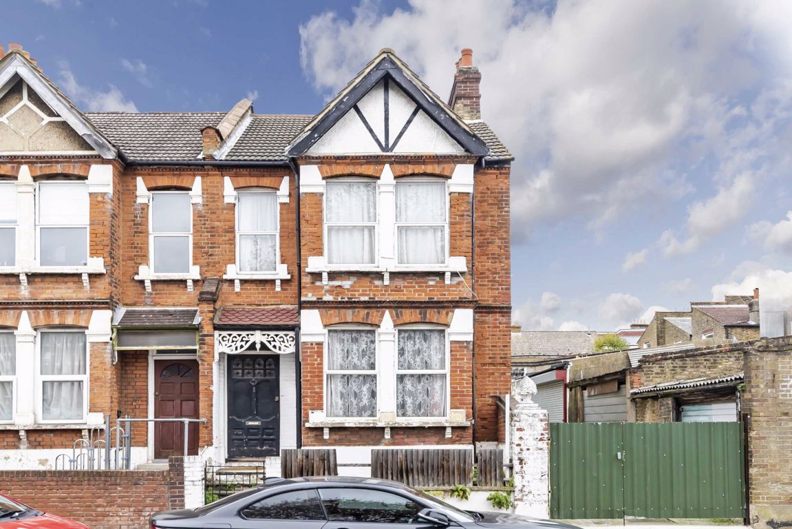 Jacksons 3 bedroom property for sale in Southcroft Road, Streatham