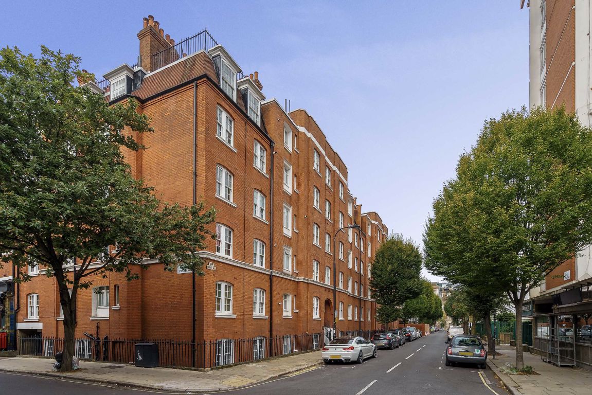 Frank Harris & Co. 1 bedroom property for sale in Street