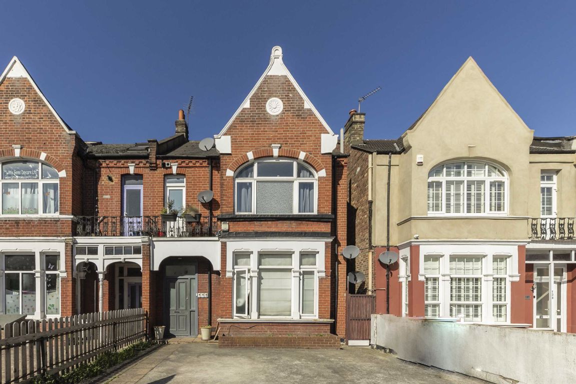 Jacksons 2 bedroom property for sale in Mitcham Lane, Streatham £