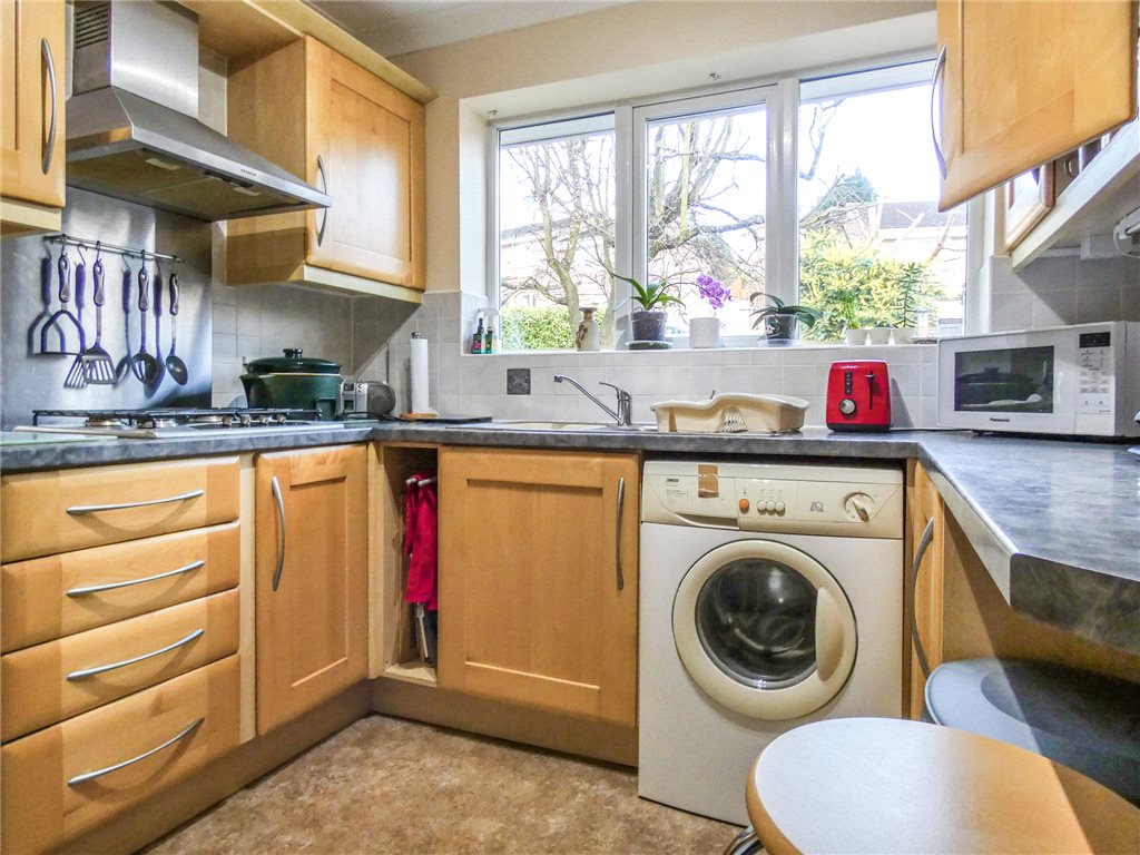 2 bedroom property for sale in Thorndale Rise, Bradford, BD2 £179,950