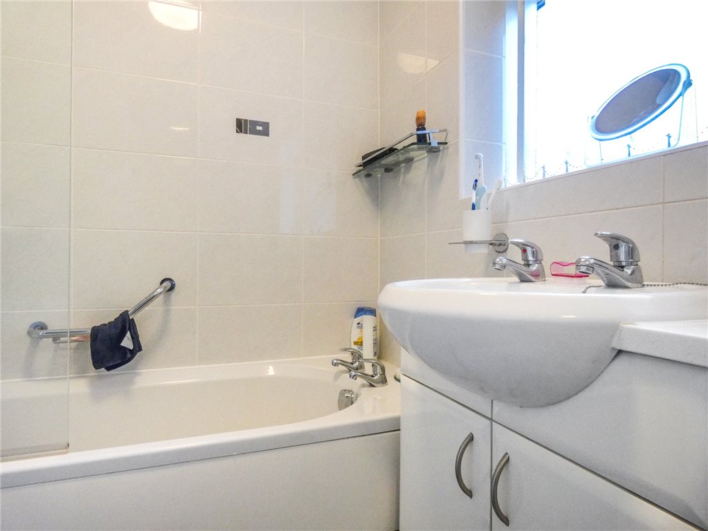 2 bedroom property for sale in Thorndale Rise, Bradford, BD2 £179,950